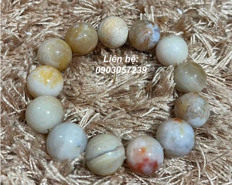 Chuỗi mã não trắng, đường vân đặc biệt