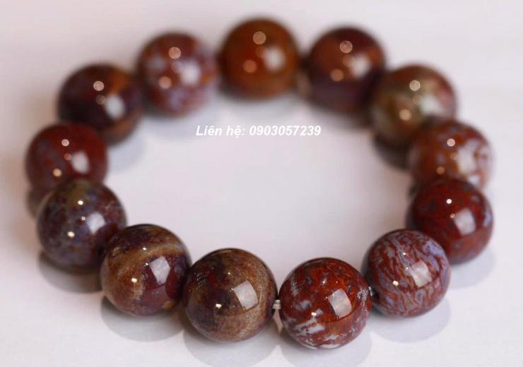 Chuỗi Vòng Tay Đá Caxedon Đỏ – Bùa May Mắn Của Sự Tự Tin Và Tài Lộc