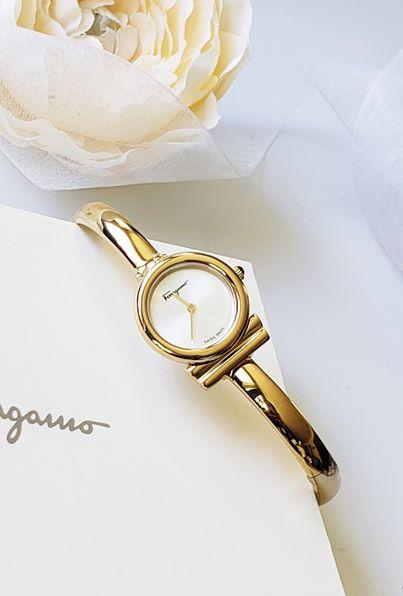 Đồng hồ đeo tay Salvatore Ferragamo Gancini bangle watch