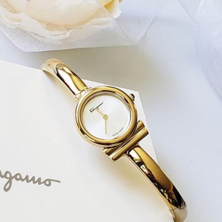 Đồng hồ đeo tay Salvatore Ferragamo Gancini bangle watch