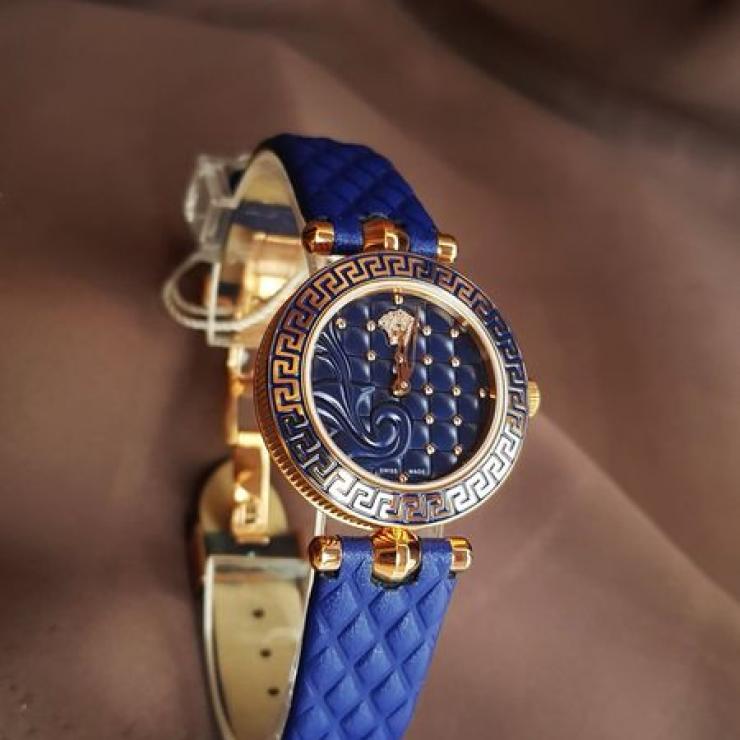 Đồng hồ: hiệu Versace Micro Vanitas- cho phái đẹp, long lanh vô đối.